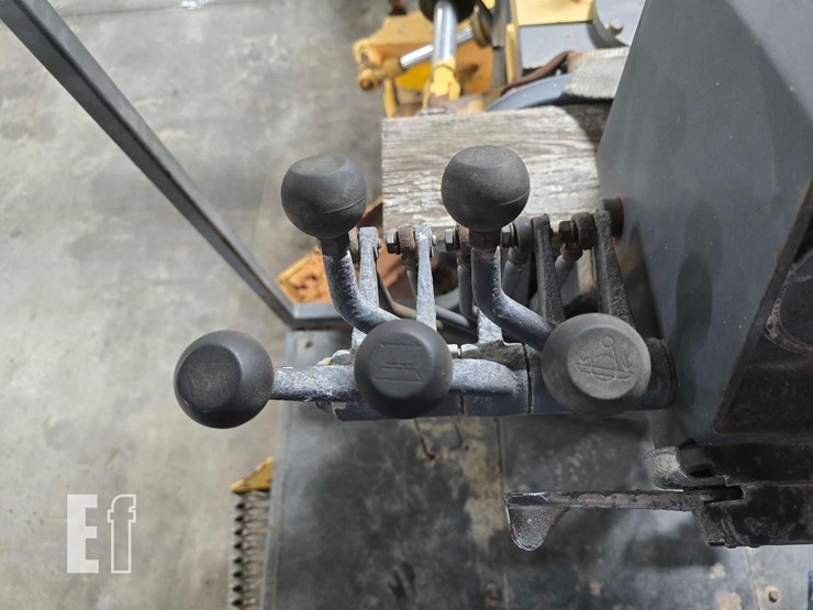 2004-volvo-g60-image-18