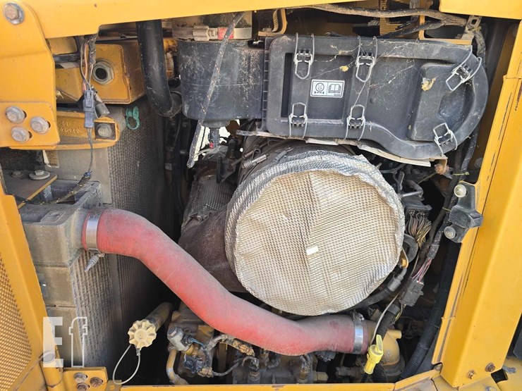 2012-caterpillar-d6t-xw-image-40