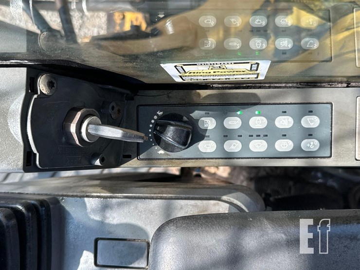 2014-caterpillar-320el-image-23