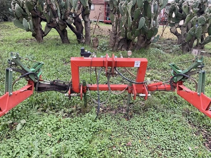 (offsite)-rears-30'-3-pt-folding-spray-boom-image-2