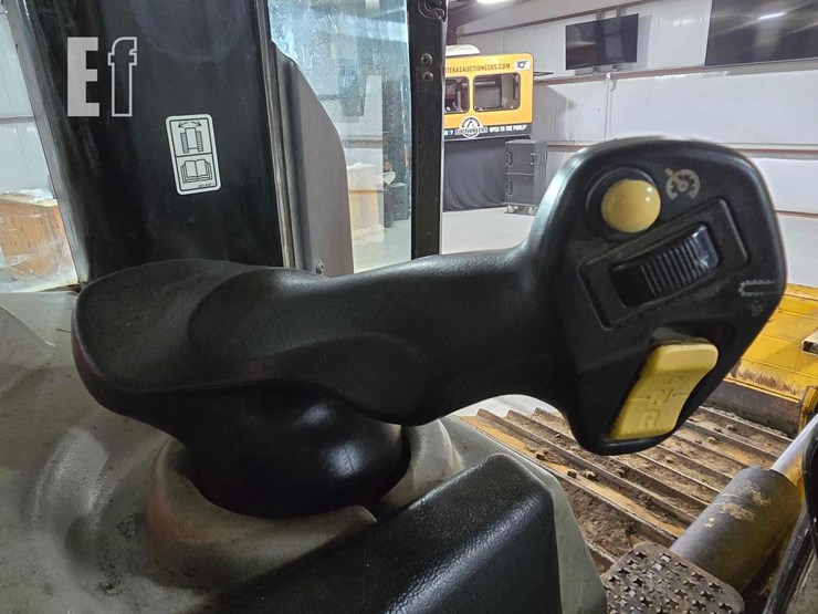 2013-caterpillar-d6n-lgp-image-17