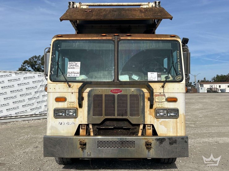 2017-peterbilt-320-image-38