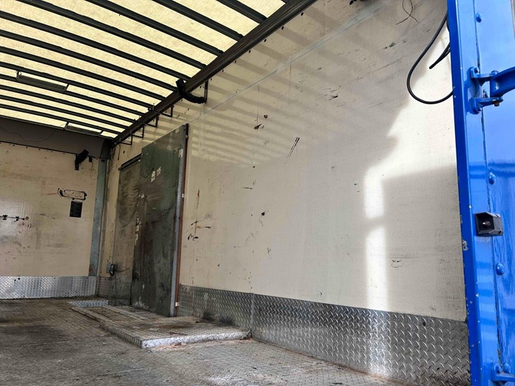 2015-freightliner-box-truck-image-16