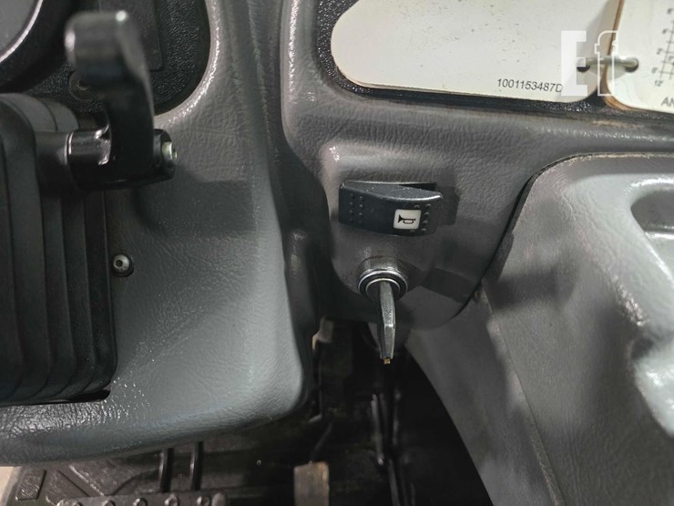 2020-caterpillar-th255c-image-23