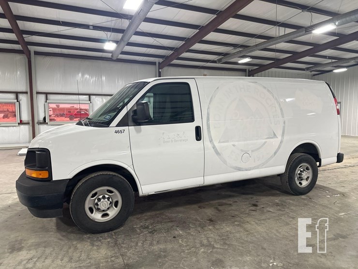 2017-chevrolet-express-2500-image-1