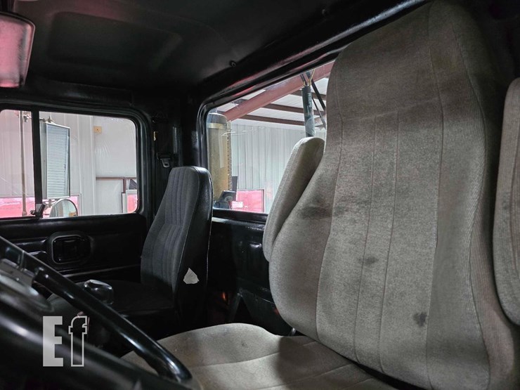 2000-mack-ch613-image-24