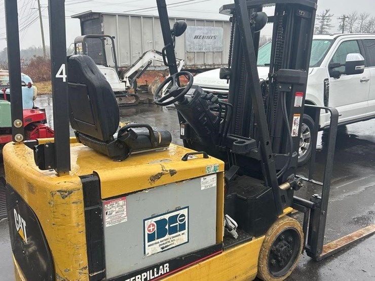 caterpillar-electric-forklift-image-4