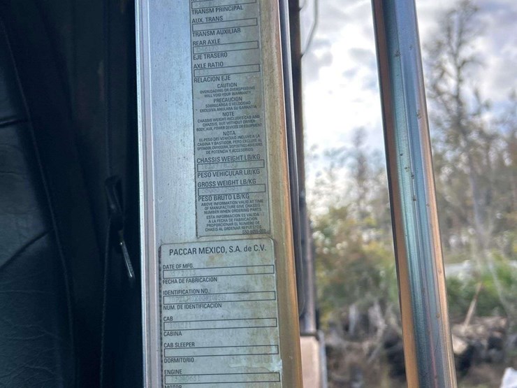 2016-peterbilt-320-image-7