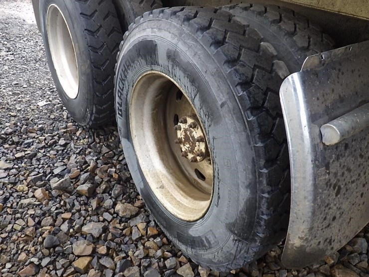 1990-peterbilt-379-image-19