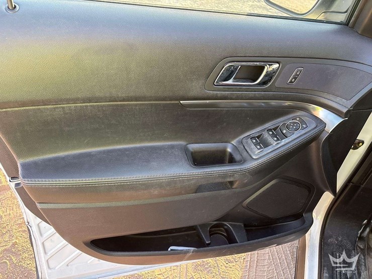 2016-ford-explorer-image-11