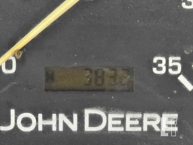 john-deere-3320-image-17