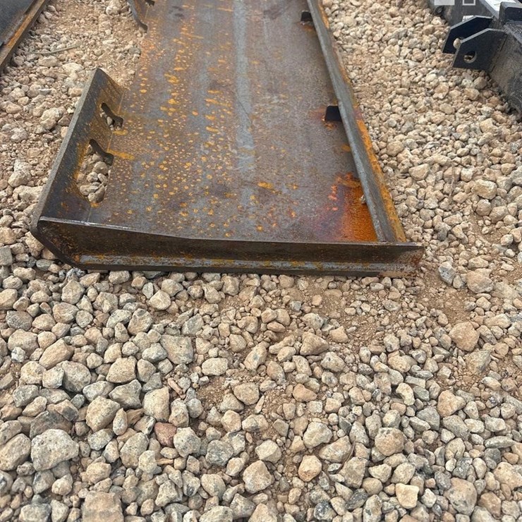 WOLVERINE SKID STEER QUICK ATTACH PLATE