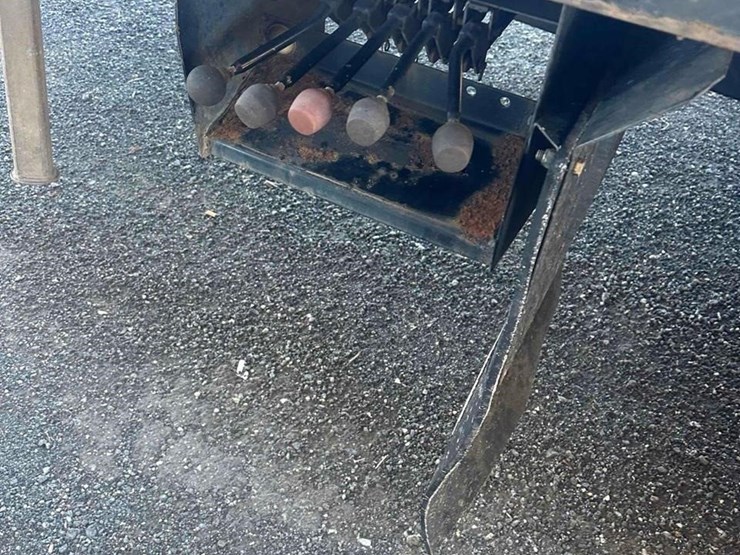 2008-peterbilt-335-image-14