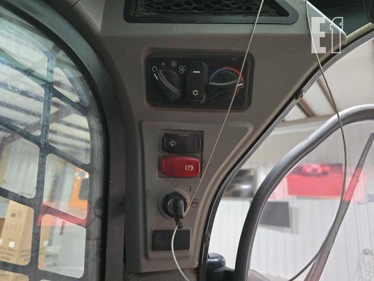 2020-caterpillar-289d3-image-18