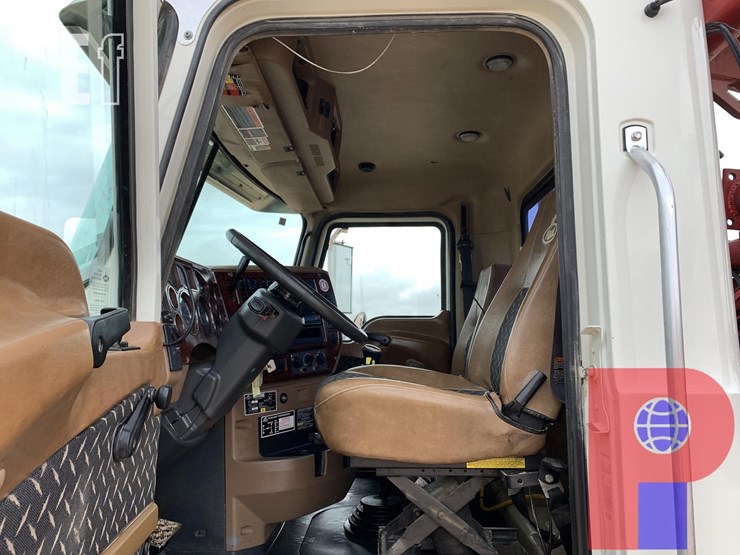 2013-mack-granite-gu713-image-13