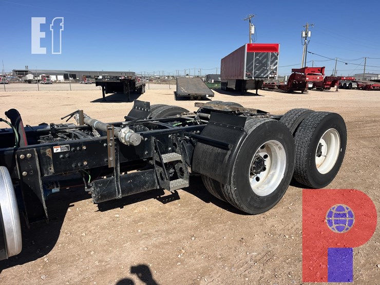 2022-freightliner-coronado-122-sd-image-3