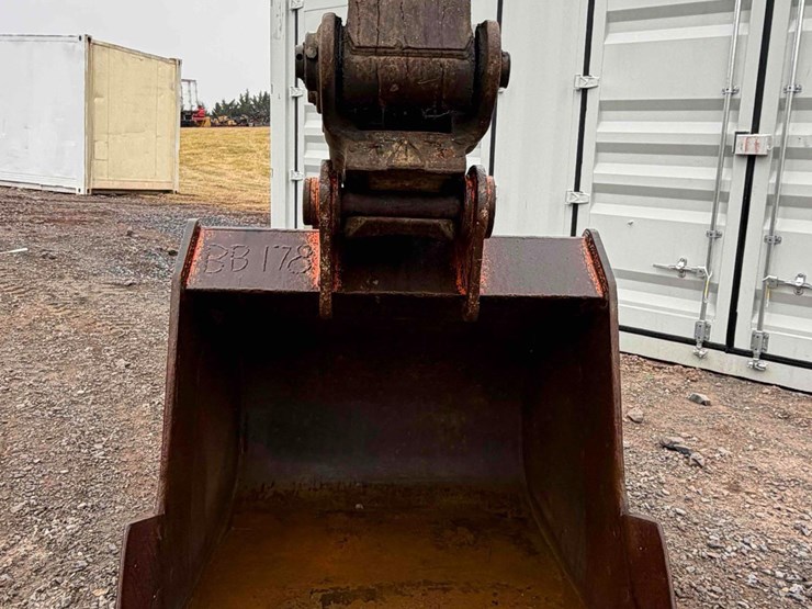 2013-deere-245g-lc-image-12