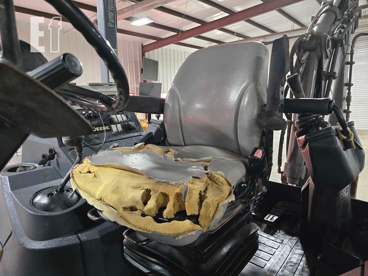 2014-deere-310k-image-15