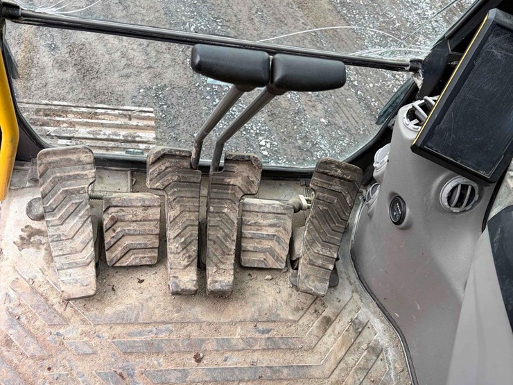 2016-volvo-ec220e-image-19