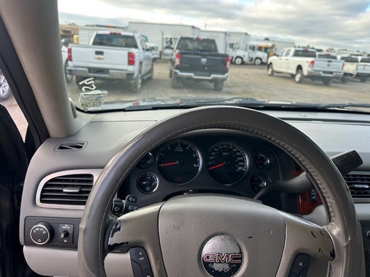 2011-gmc-yukon-image-45