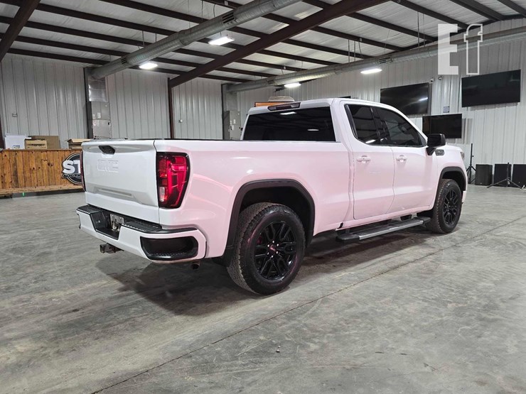 2021-gmc-sierra-1500-image-3