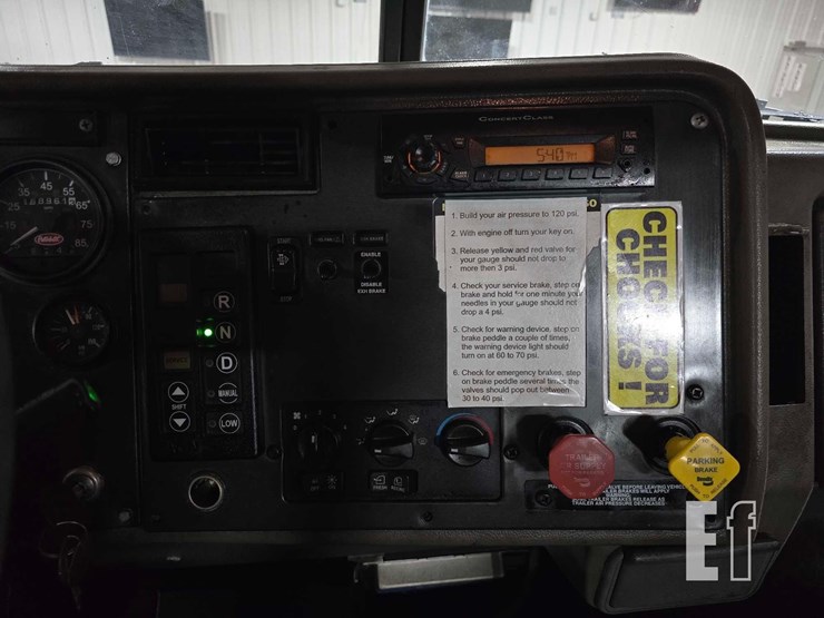 2010-peterbilt-340-image-14