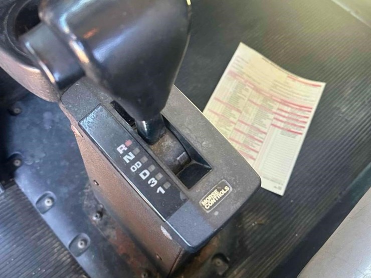 2008-peterbilt-335-image-36