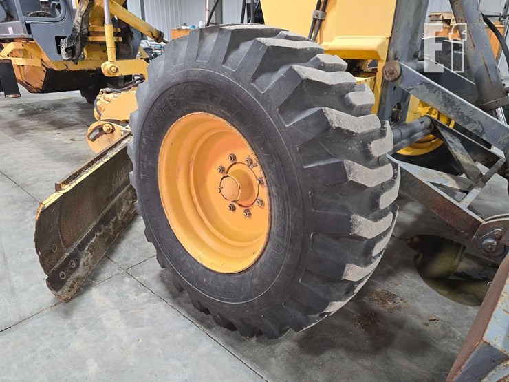 2004-volvo-g60-image-24