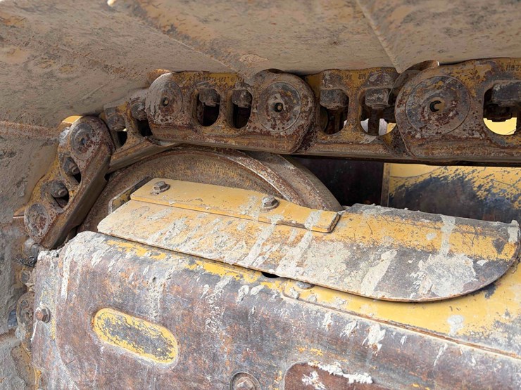 2015-caterpillar-d5k2-lgp-image-10