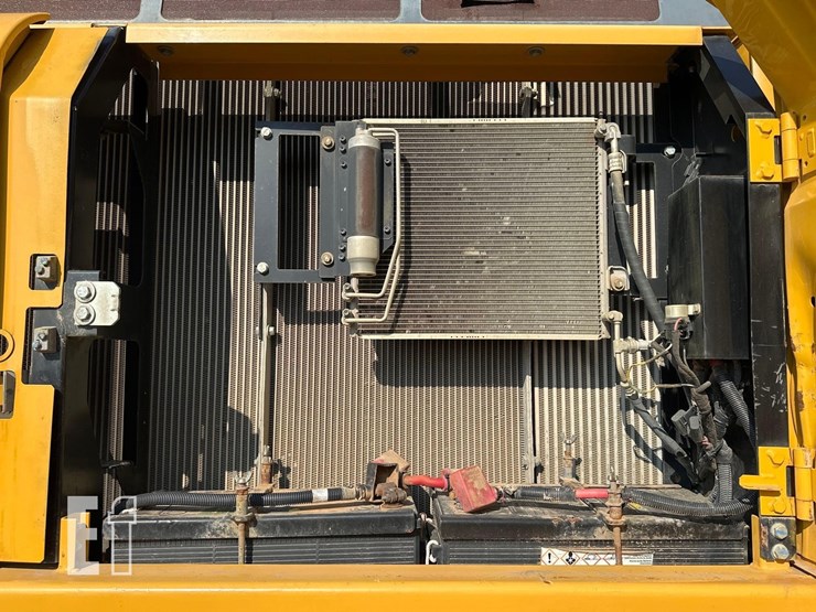 2018-deere-350g-lc-image-25