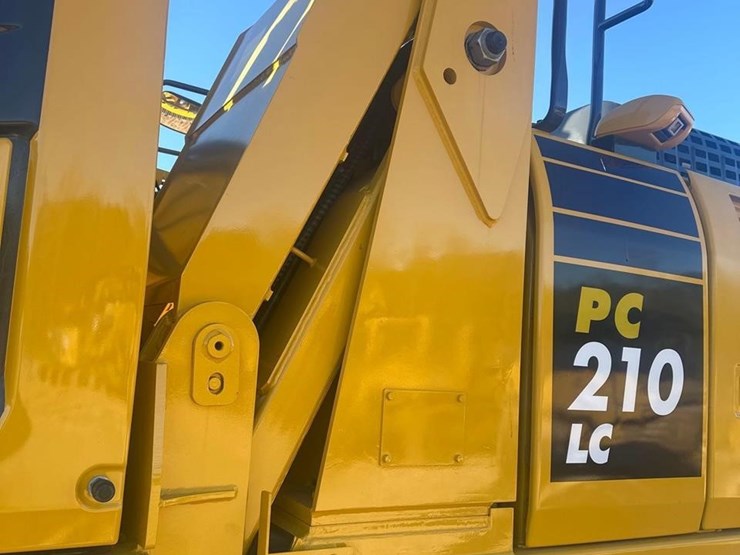 2021-komatsu-pc210-lc-11-image-30