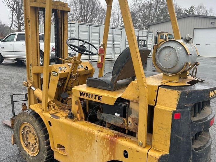 white-4000lb-propane-forklift-1193-image-3