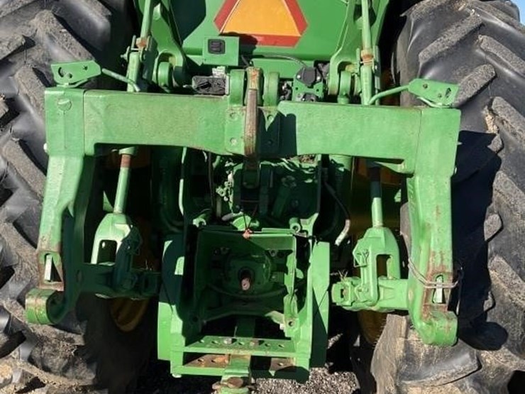john-deere-8235r-image-8