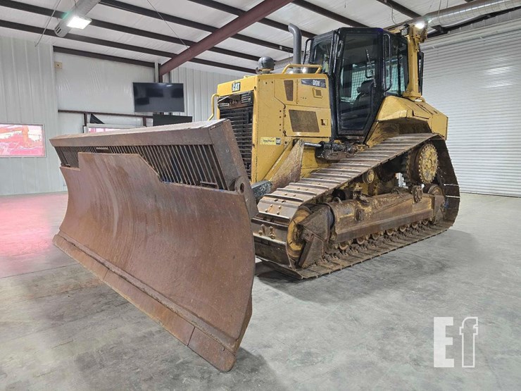 2016-caterpillar-d6n-lgp-image-1