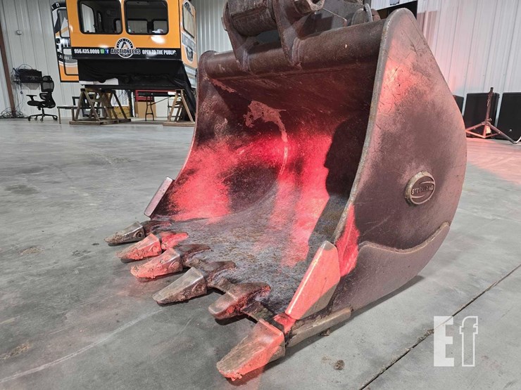 2016-deere-75g-image-9