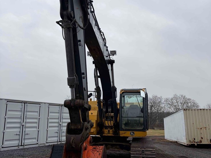 2013-deere-245g-lc-image-2