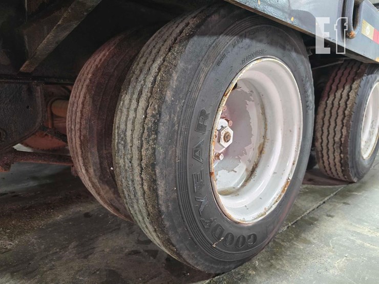 28-foot-tandem-dual-flatbed-trailer-image-14