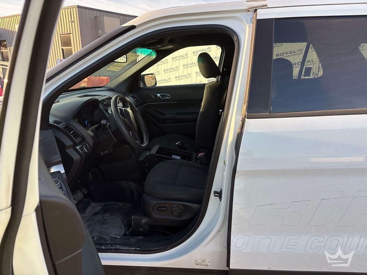 2016-ford-explorer-image-10