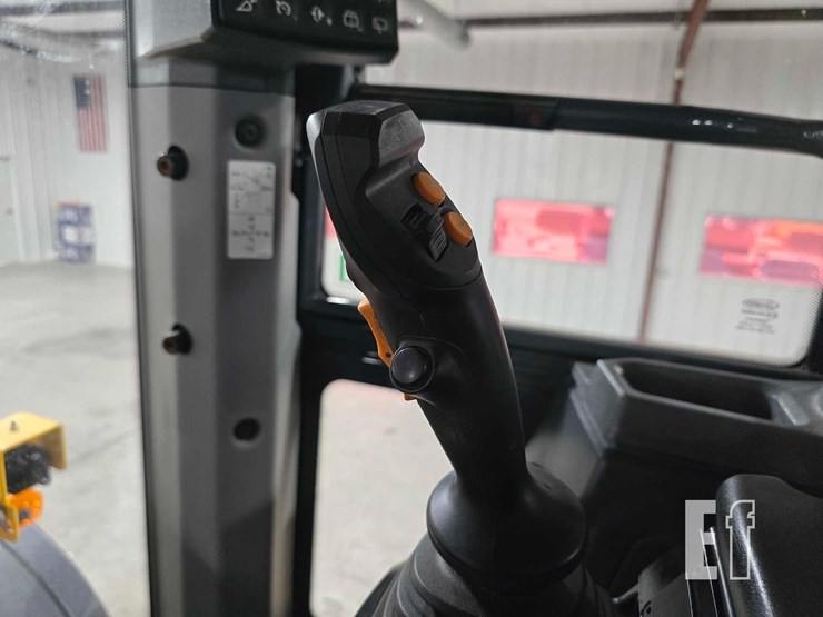 2022-deere-444-p-tier-image-19