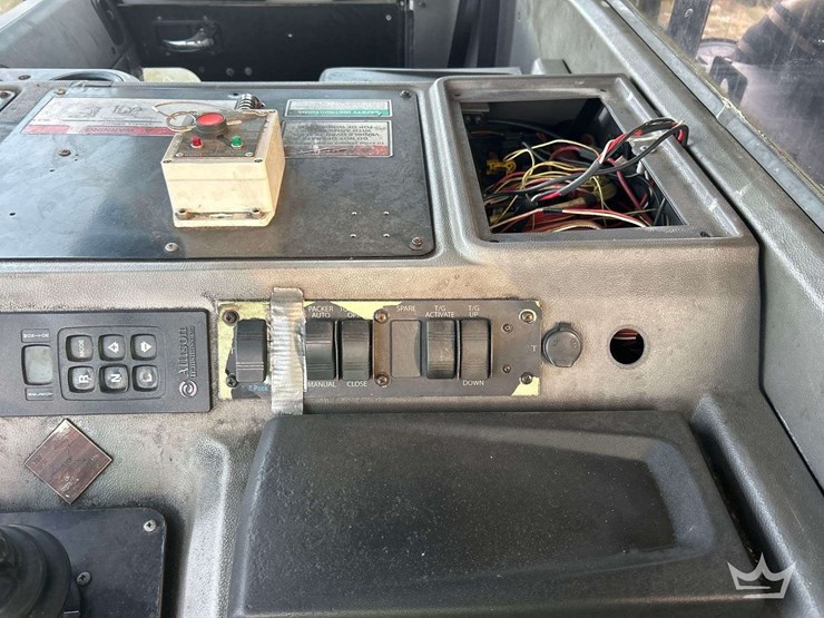 2018-peterbilt-320-image-17