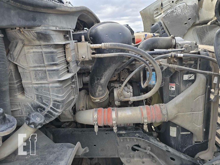 2018-freightliner-cascadia-113-image-10