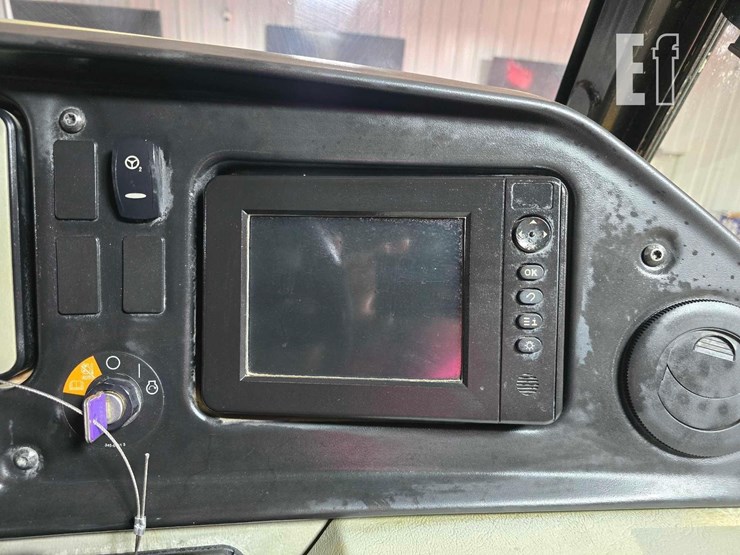 2015-caterpillar-745c-image-14