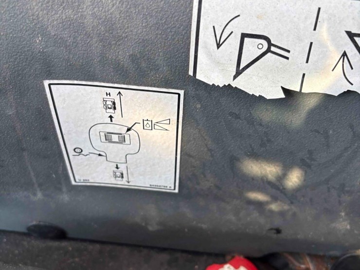 2012-new-holland-l225-image-18