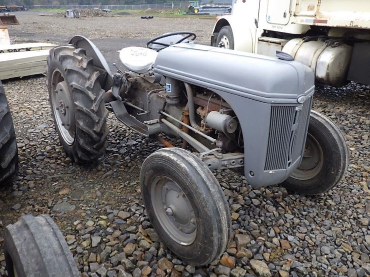 ford-tractor-image-3