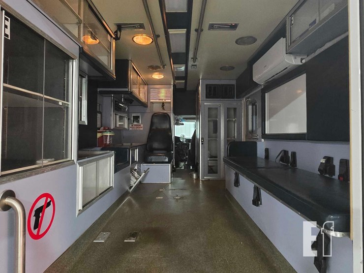 1996-ford-e350-image-24