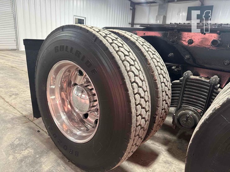 2012-mack-granite-gu813-image-18