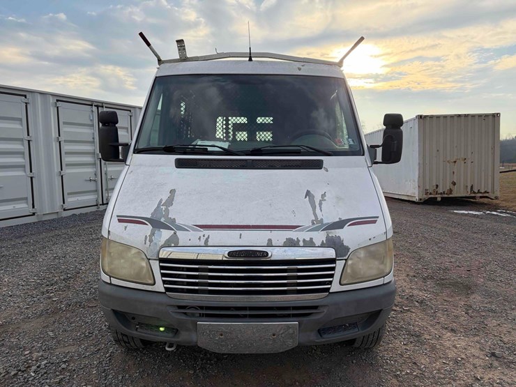 2006-freightliner-2500-hc-sprinter-van-image-2