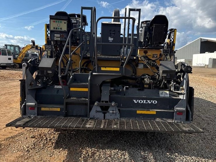 2018-volvo-p7110b-image-6