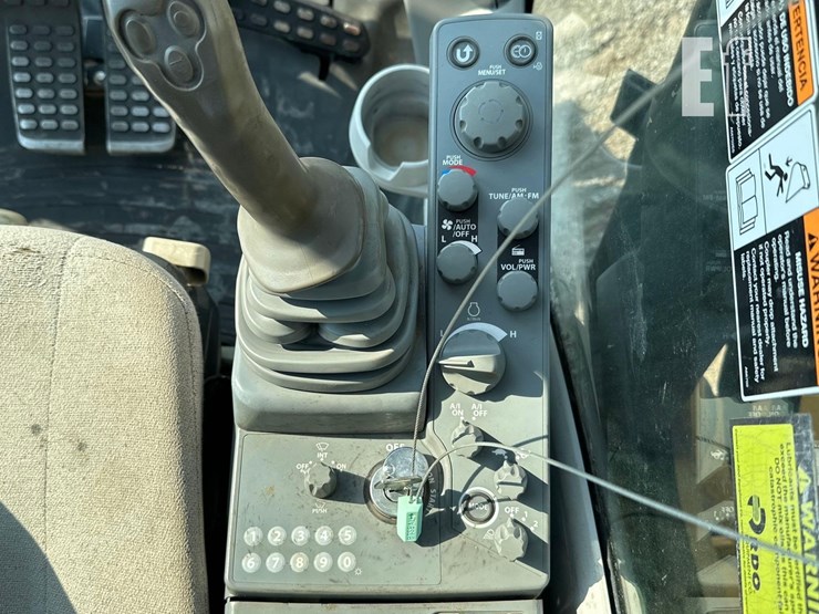 2018-deere-350g-lc-image-22