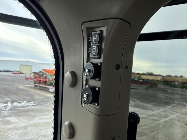 2024-john-deere-9r-590-image-83